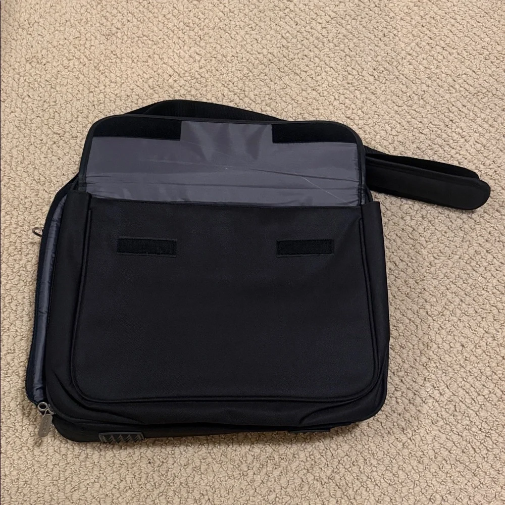 Targus Black Laptop Briefcase with Shoulder Strap